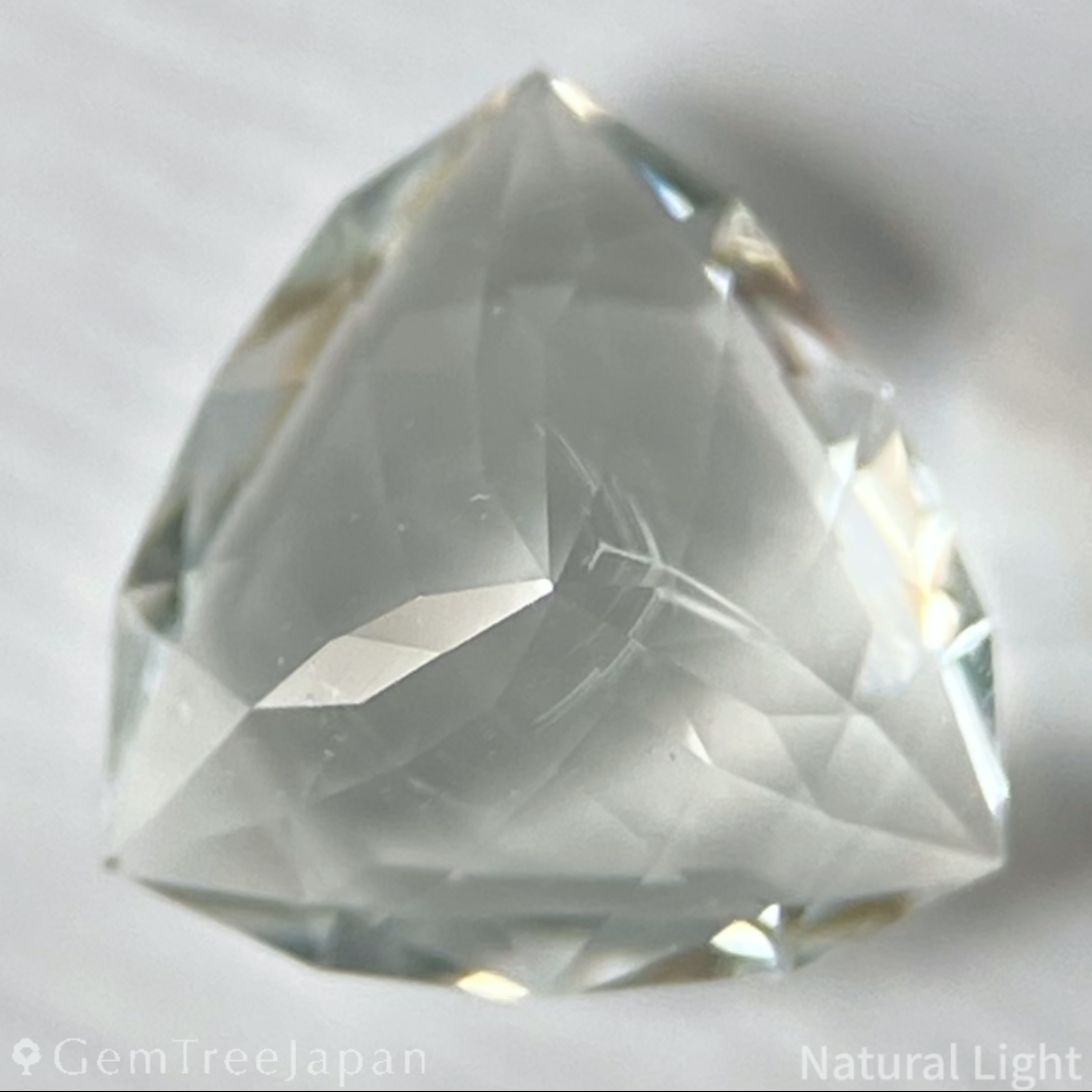 Hyalite Opal 1.071ct / Hungary