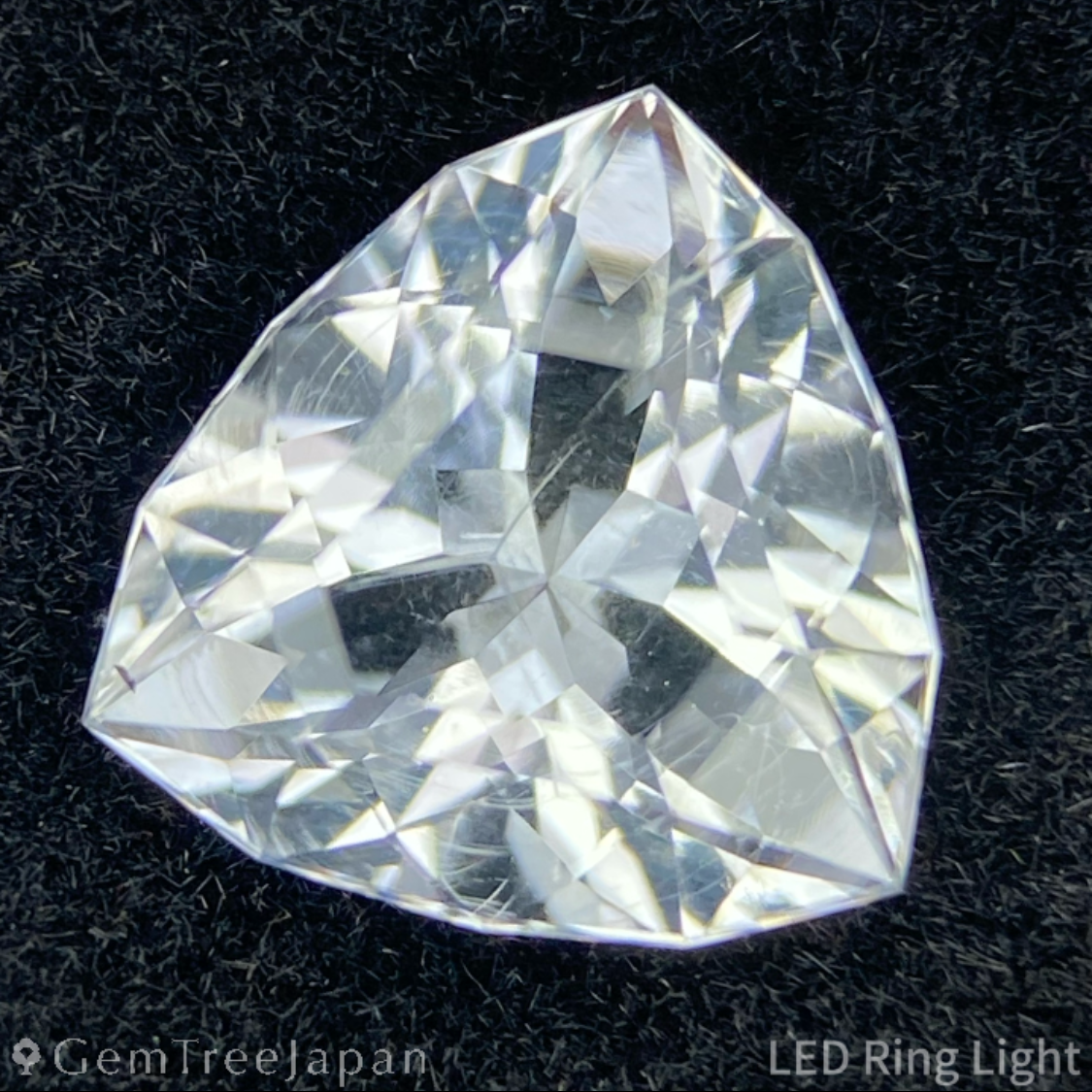 Hyalite Opal 1.071ct / Hungary
