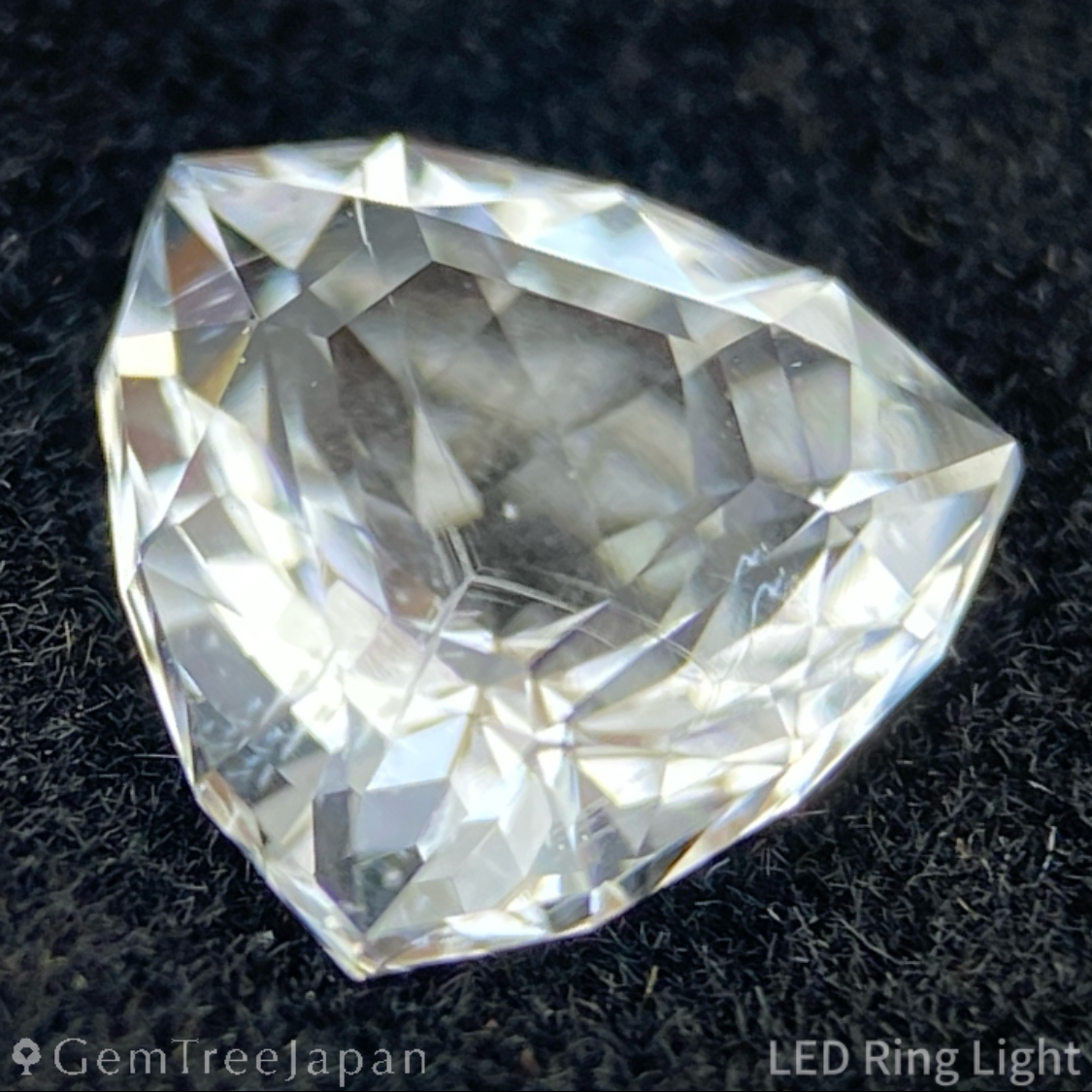 Hyalite Opal 1.071ct / Hungary