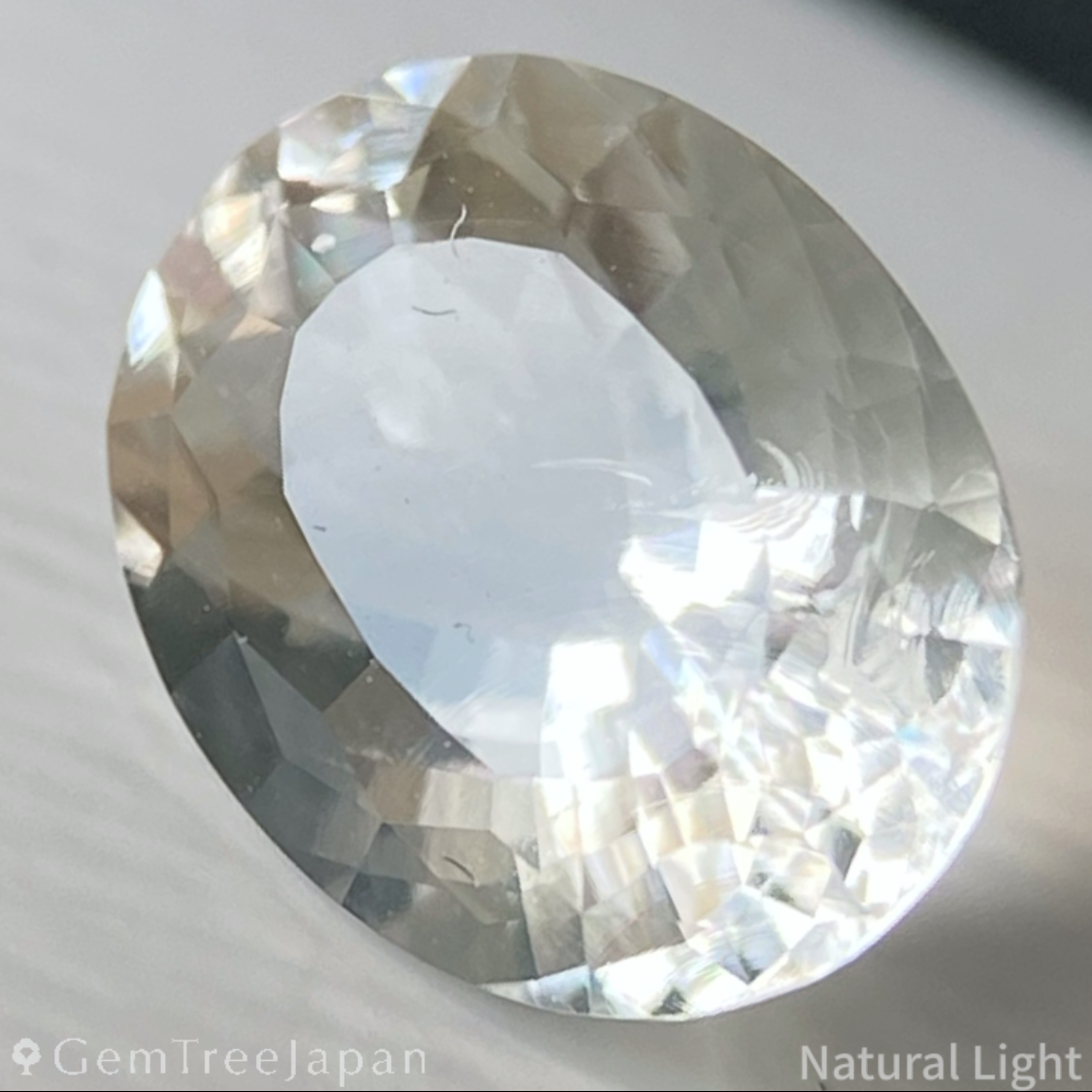 Hyalite Opal 1.461ct / Hungary