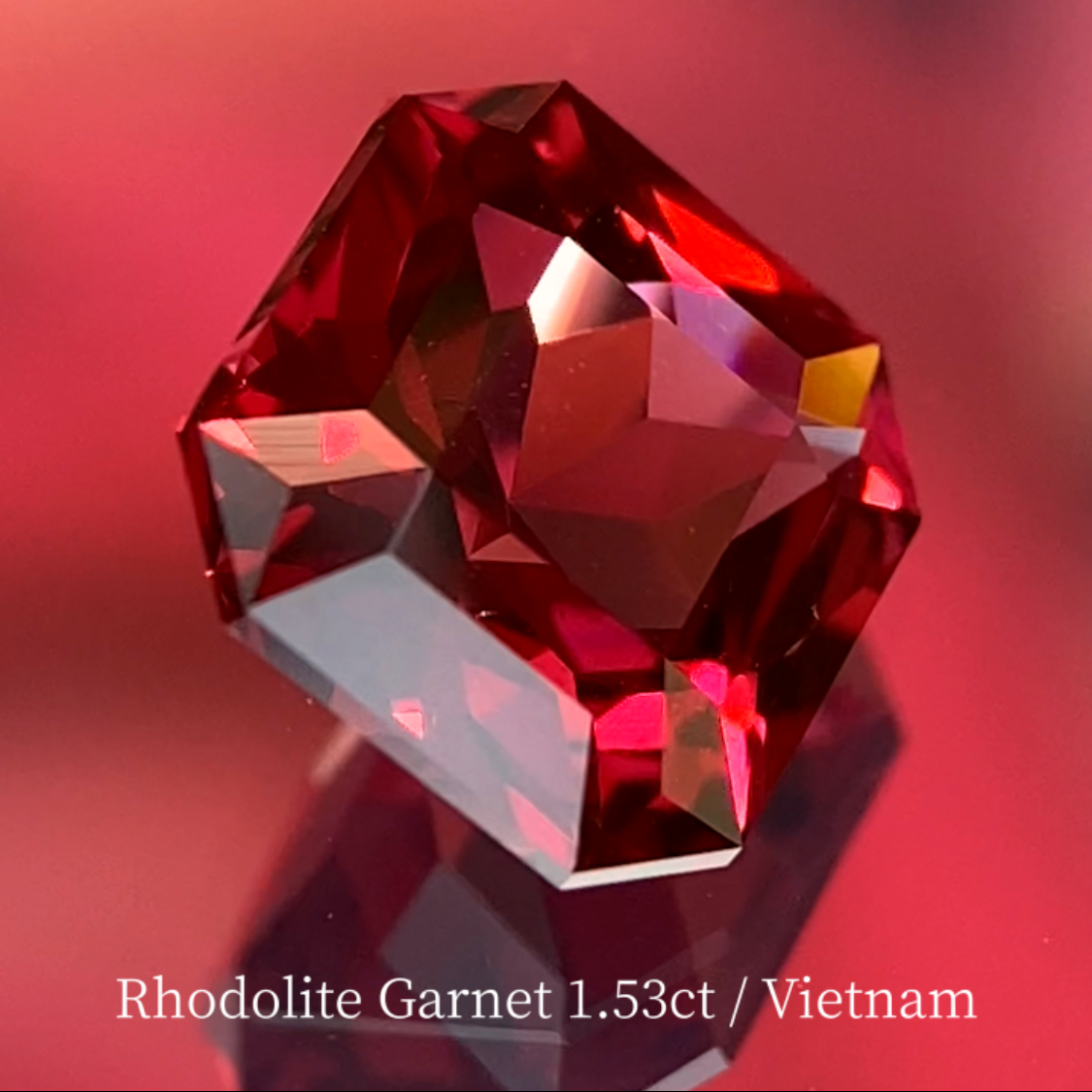 Rhodolite Garnet 1.53ct / Vietnam