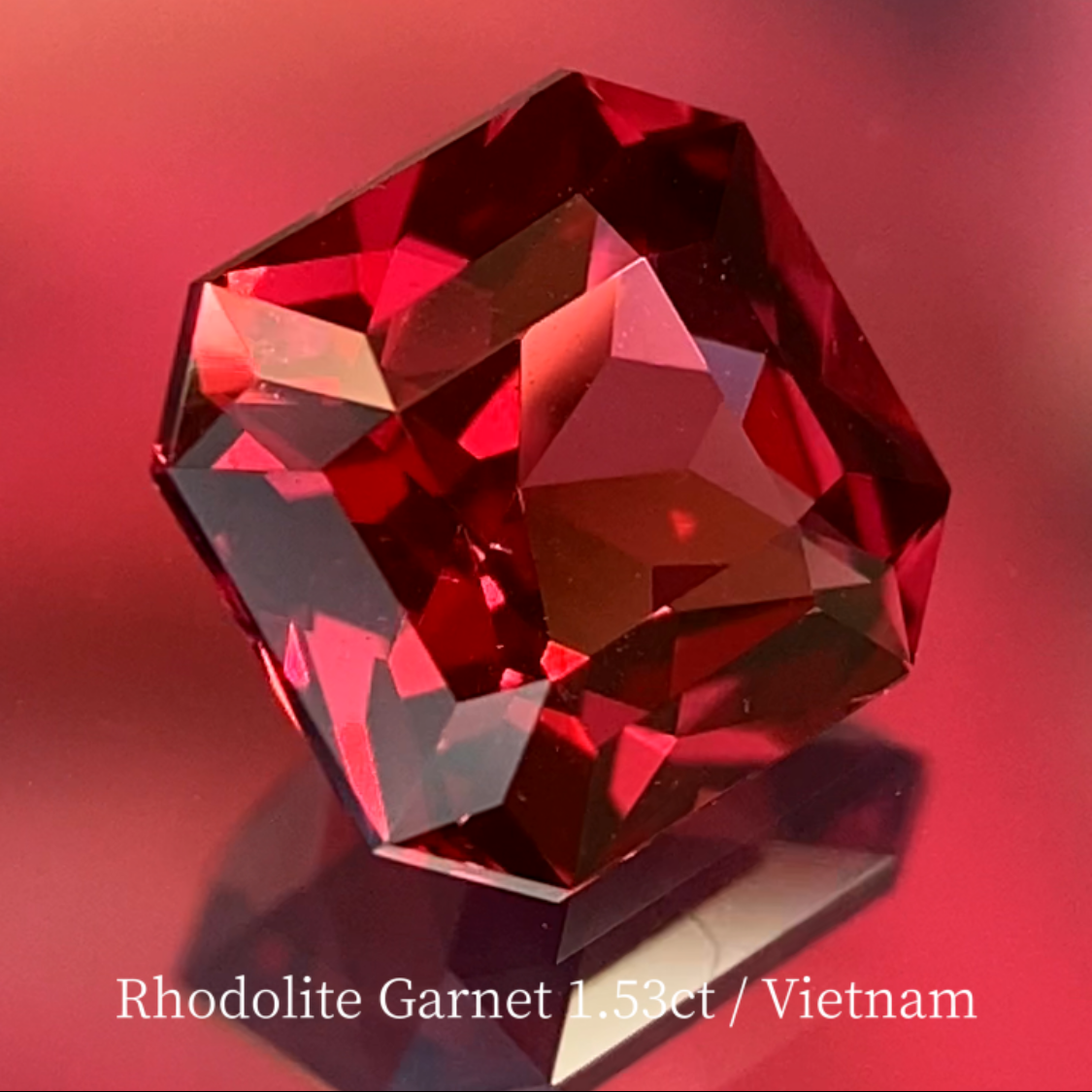 Rhodolite Garnet 1.53ct / Vietnam