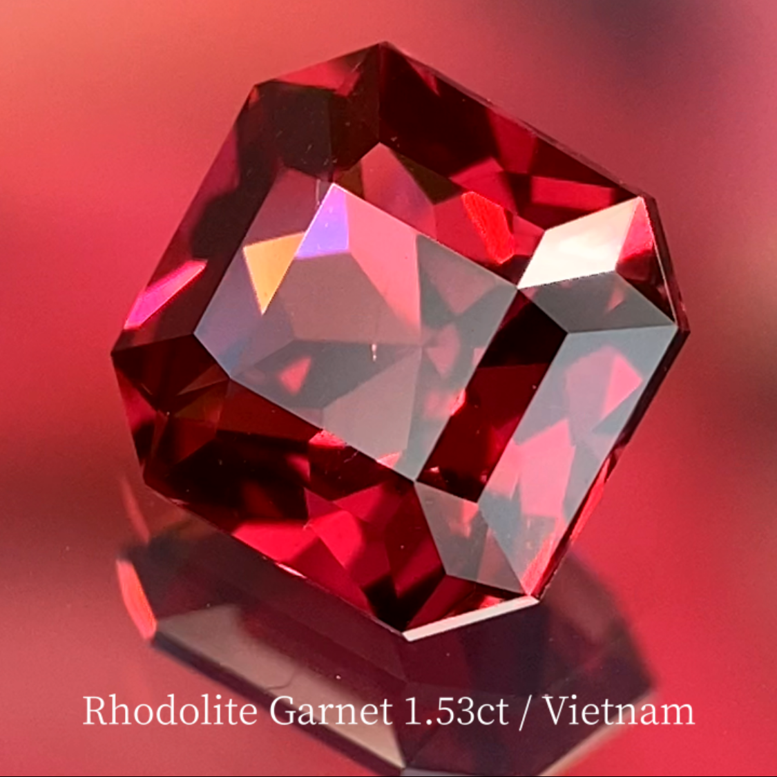 Rhodolite Garnet 1.53ct / Vietnam