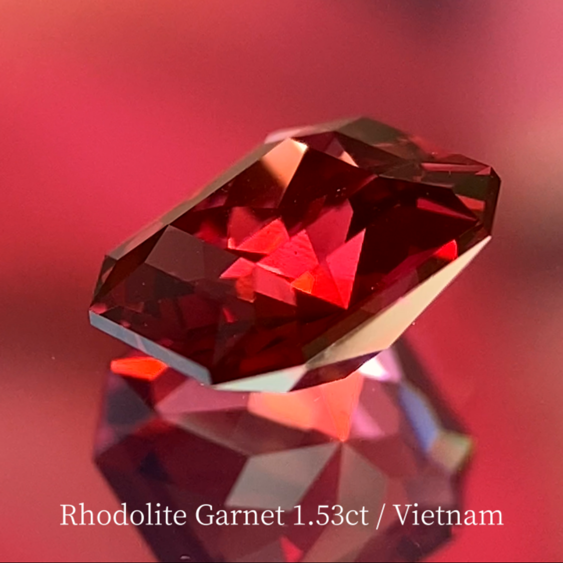 Rhodolite Garnet 1.53ct / Vietnam