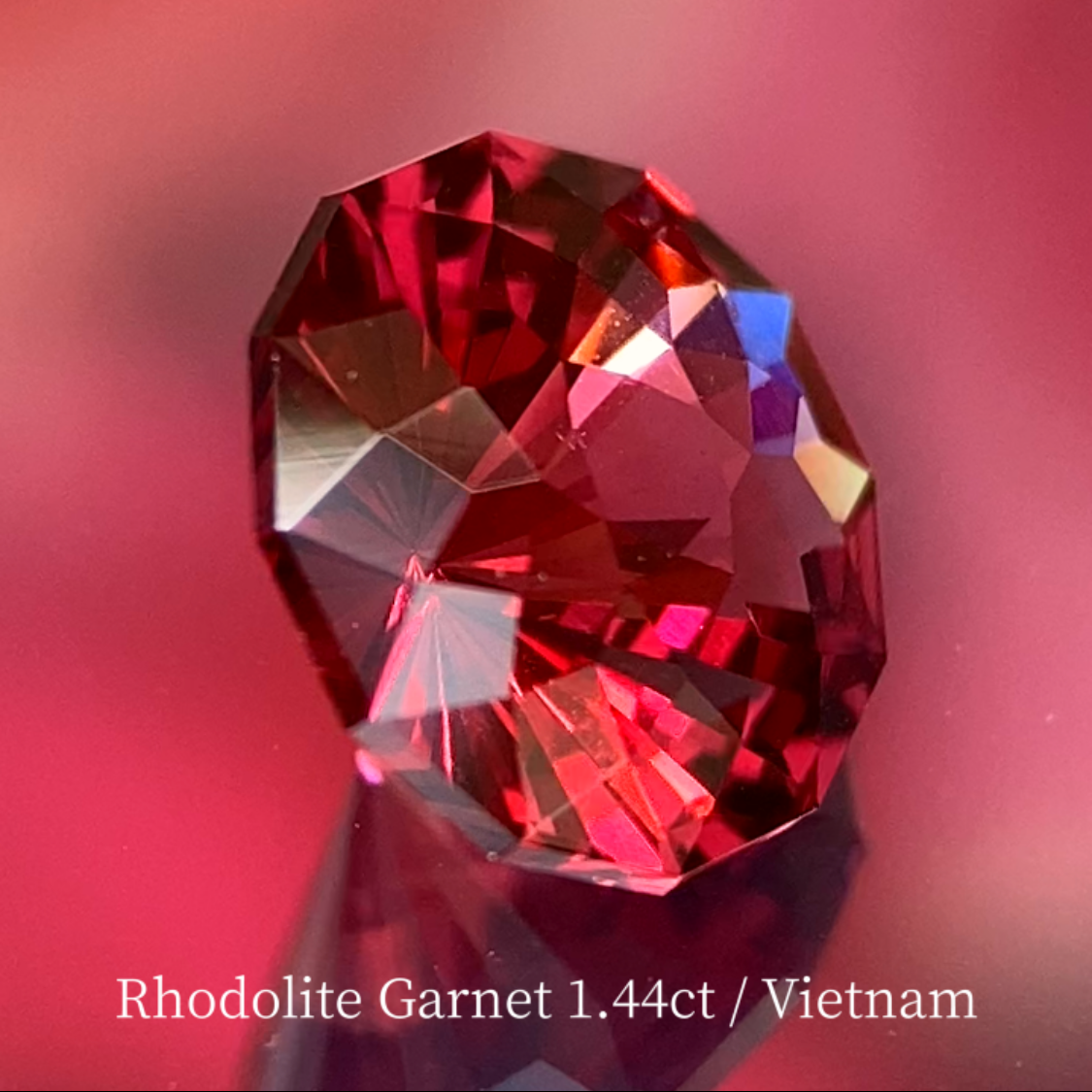 Rhodolite Garnet 1.44ct / Vietnam