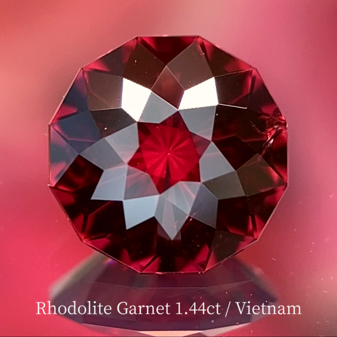 Rhodolite Garnet 1.44ct / Vietnam