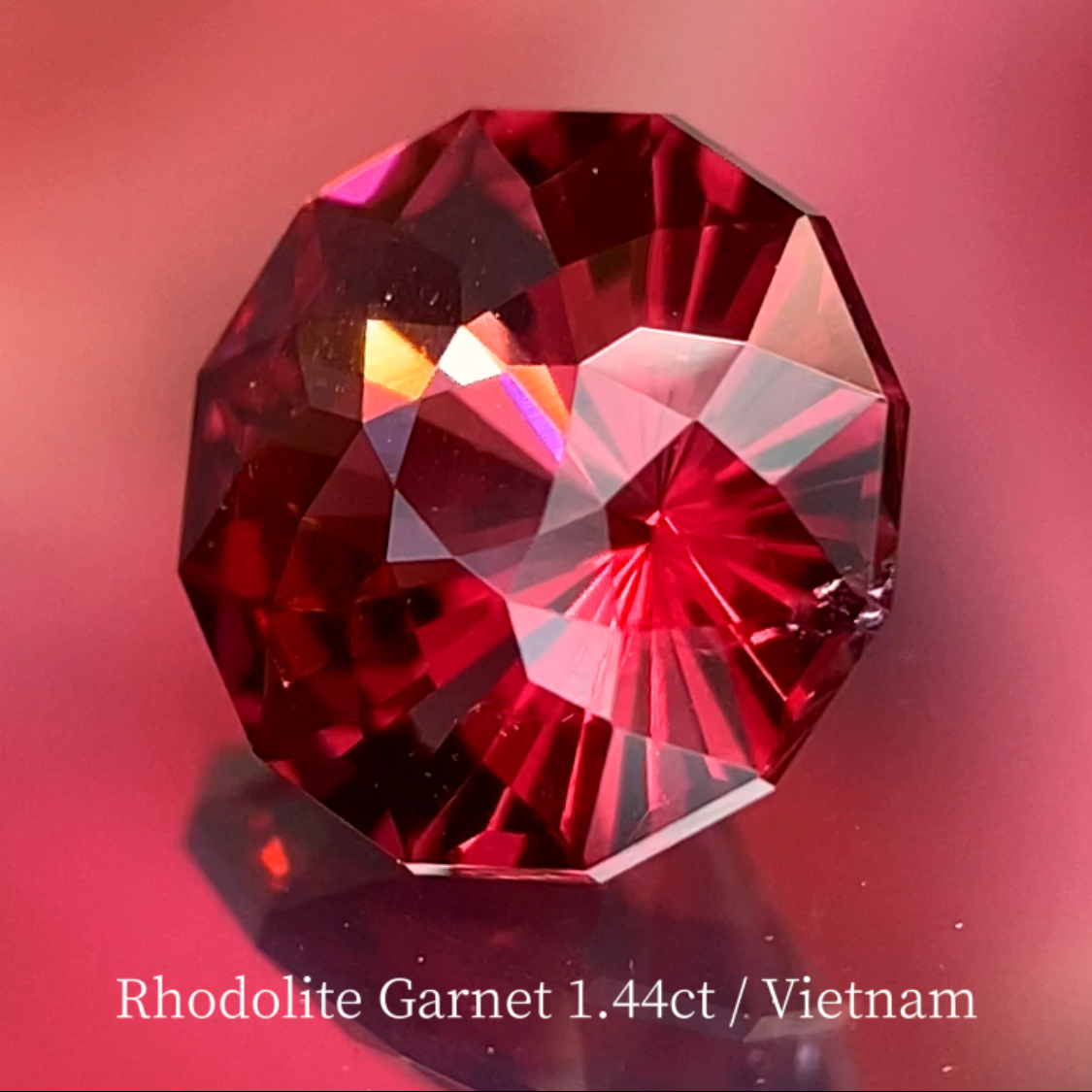Rhodolite Garnet 1.44ct / Vietnam