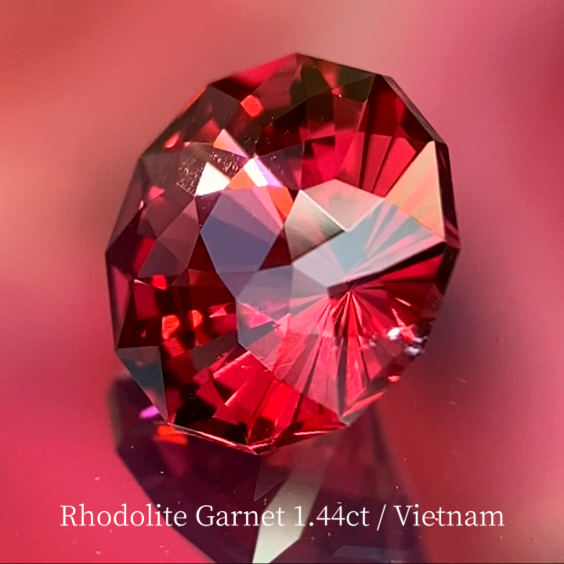 Rhodolite Garnet 1.44ct / Vietnam
