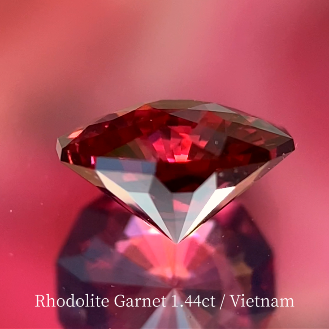 Rhodolite Garnet 1.44ct / Vietnam