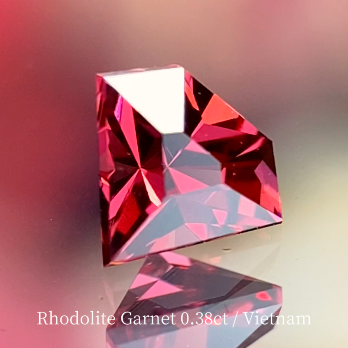 Rhodolite Garnet 2.224ct / Vietnam & Rhodolite Garnet0.38ct