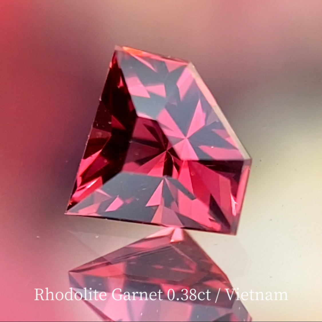Rhodolite Garnet 2.224ct / Vietnam & Rhodolite Garnet0.38ct