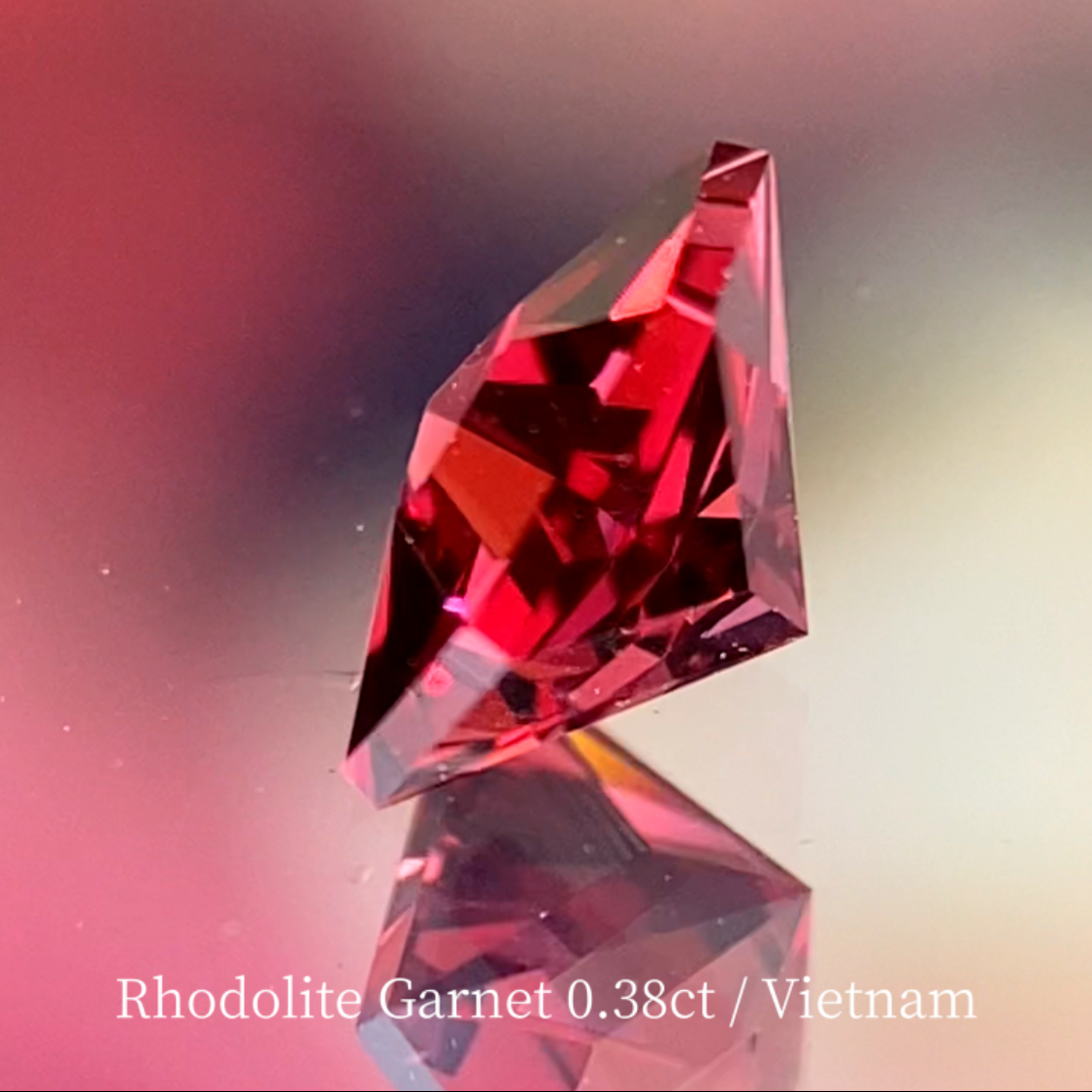 Rhodolite Garnet 2.224ct / Vietnam & Rhodolite Garnet0.38ct