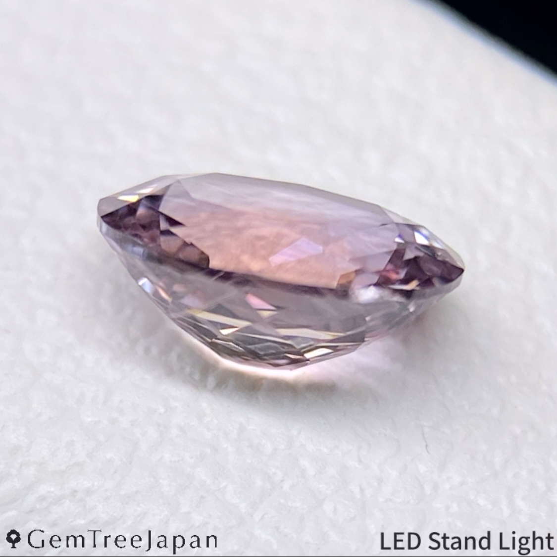 Pinkish Purple Sapphire 0.692ct / Thailand (Kanchanaburi)