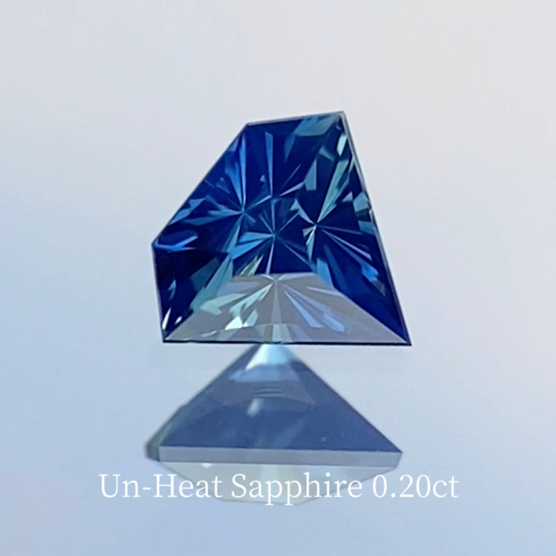 Silky Blue Un-Heat Sapphire 0.20ct / Nigeria
