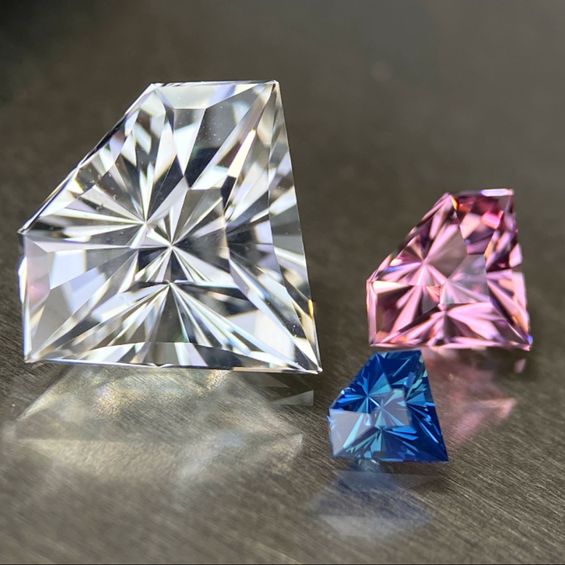 New Gem Shape 3pc Set / Colorless Topaz 3.03ct / Pink Spinel 0.621ct / Un-Heat Sapphire 0.20ct