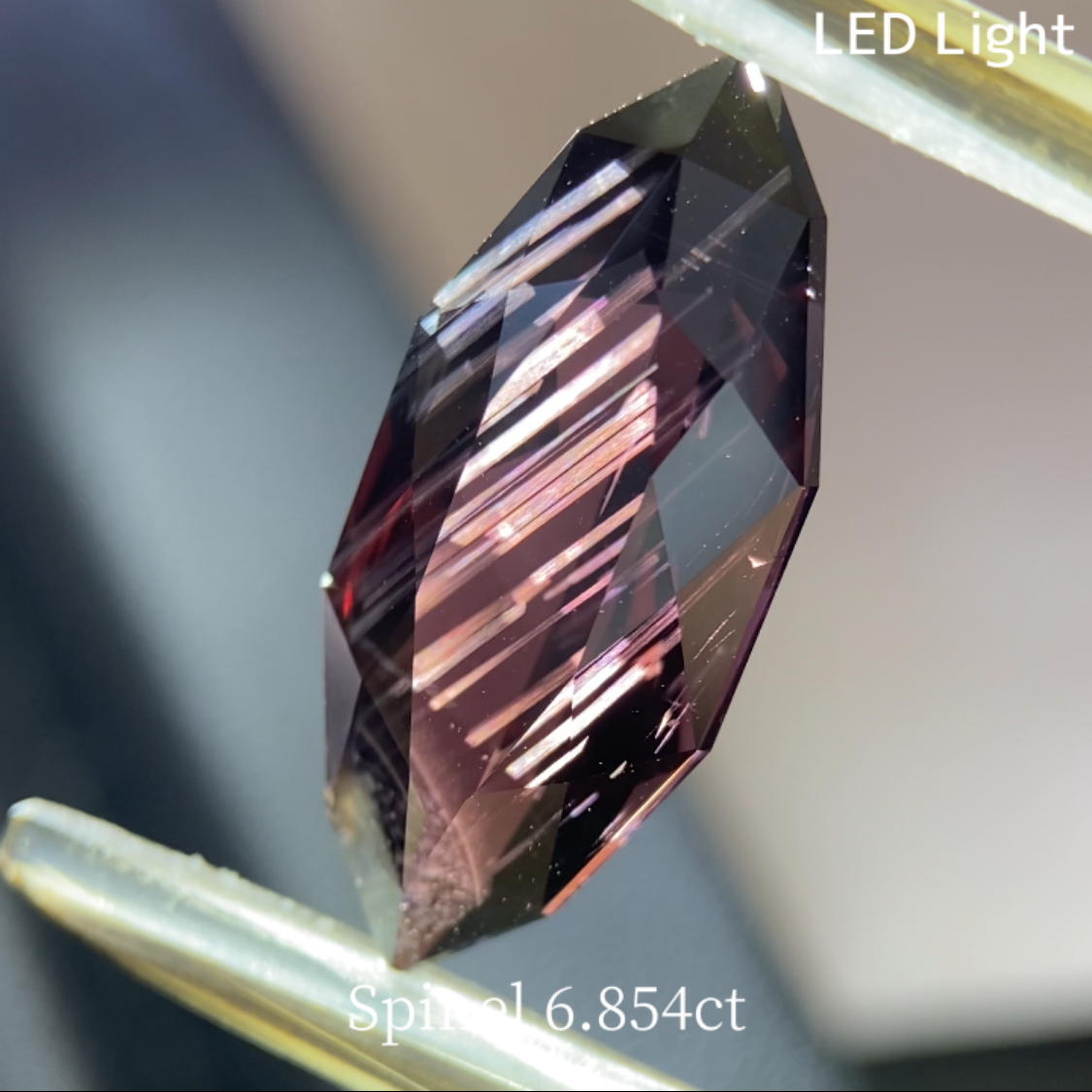 Spinel 6.854ct / Vietnam