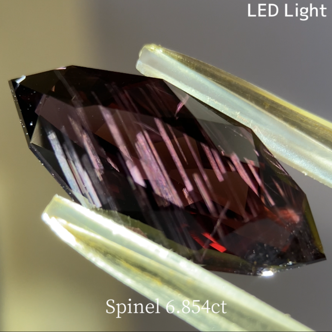 Spinel 6.854ct / Vietnam