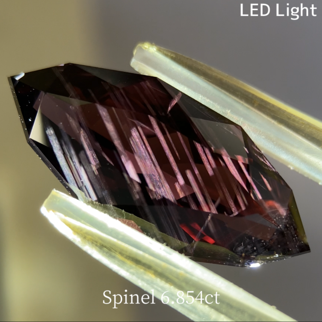 Spinel 6.854ct / Vietnam