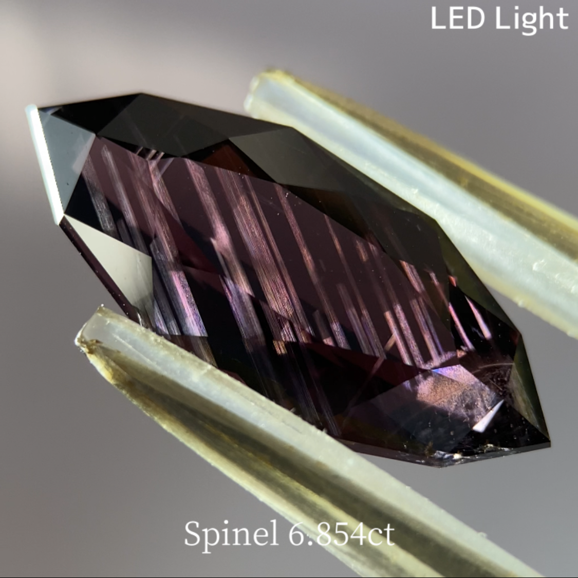 Spinel 6.854ct / Vietnam
