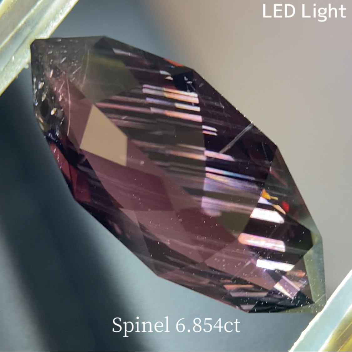 Spinel 6.854ct / Vietnam