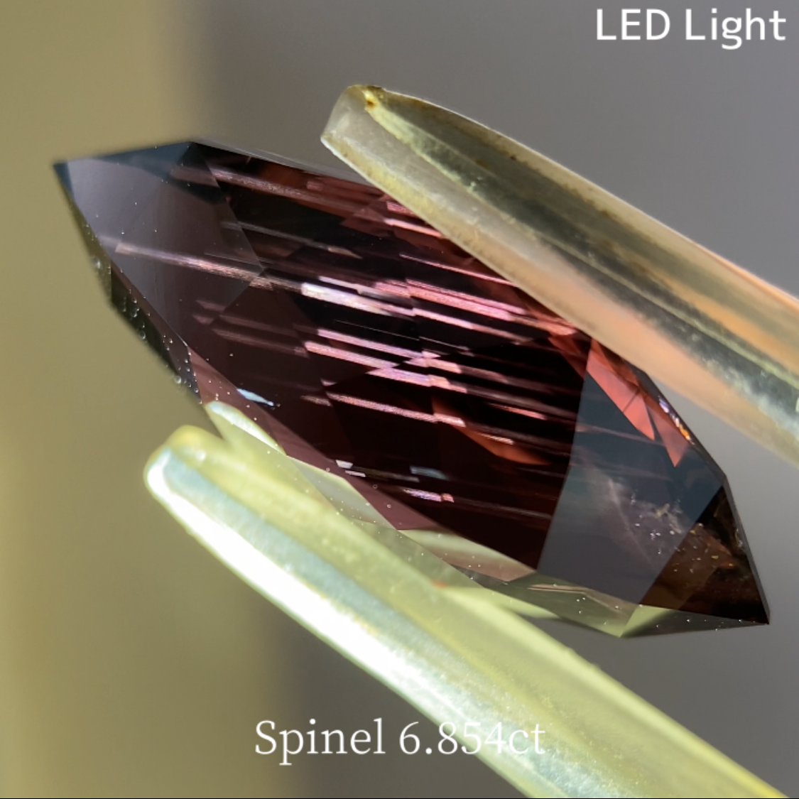 Spinel 6.854ct / Vietnam