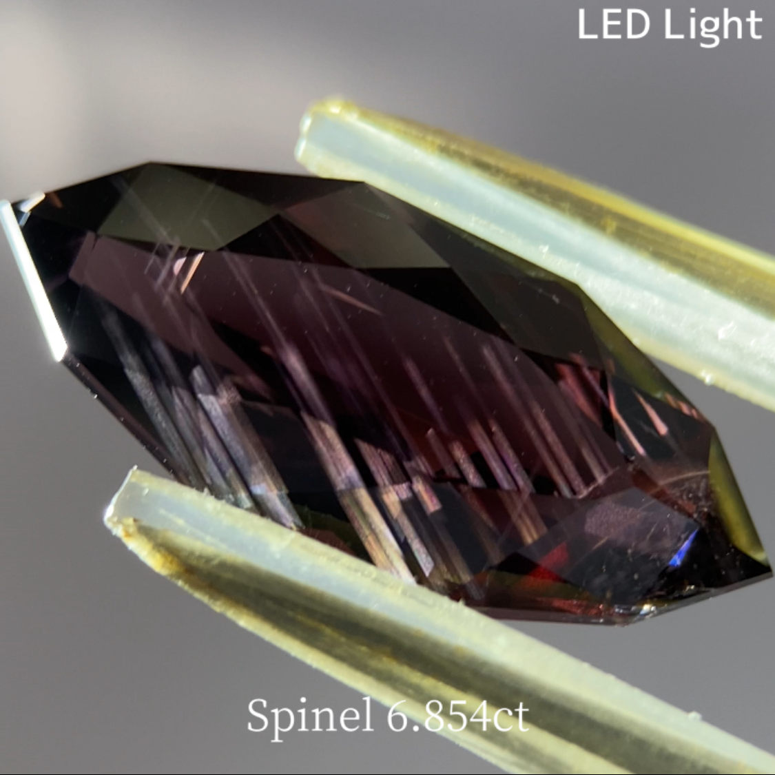 Spinel 6.854ct / Vietnam