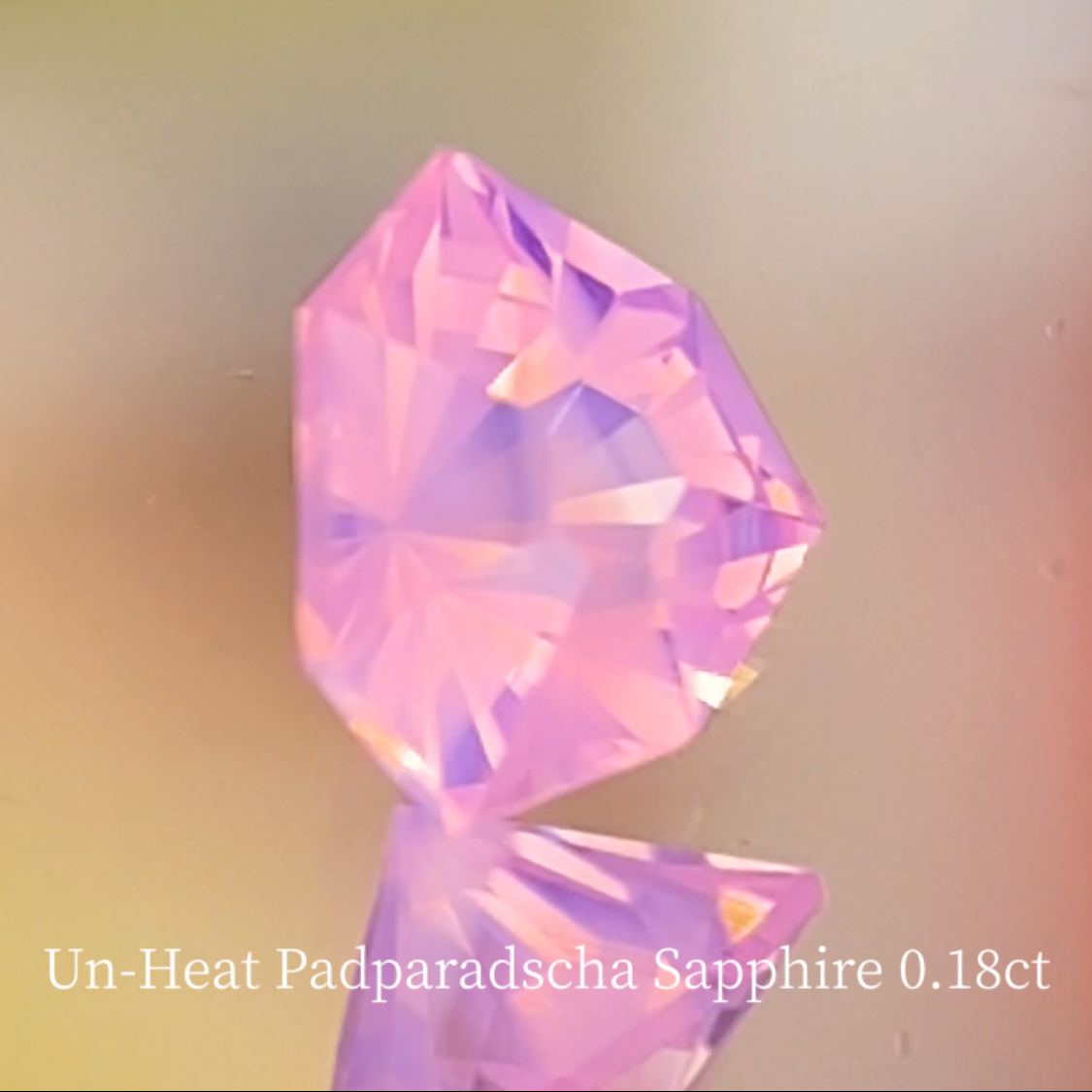 Un-Heat Silky Padparadscha Sapphire 0.186ct / Vietnam