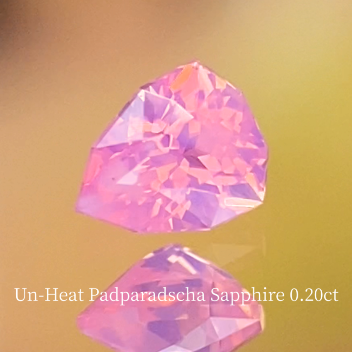 Un-Heat Silky Padparadscha Sapphire 0.201ct / Vietnam