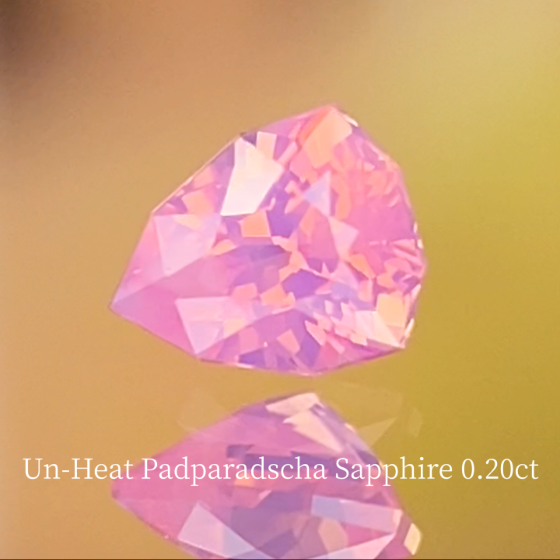 Un-Heat Silky Padparadscha Sapphire 0.201ct / Vietnam