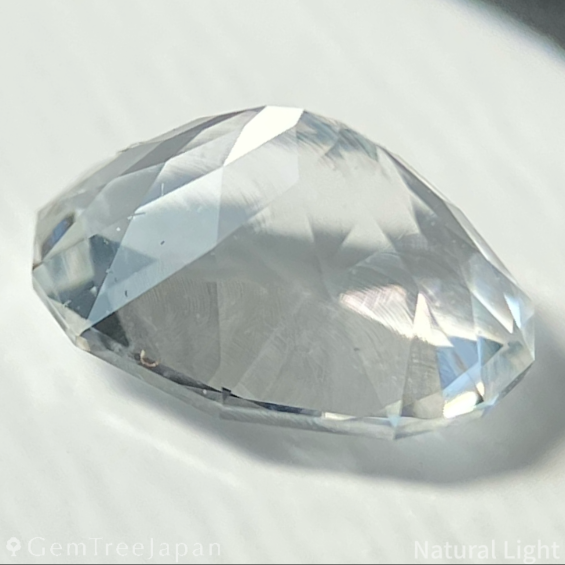 Hyalite Opal 0.923ct / Hungary