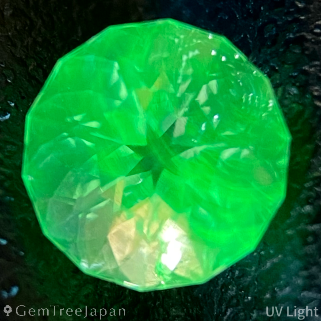Hyalite Opal 0.669ct / Hungary