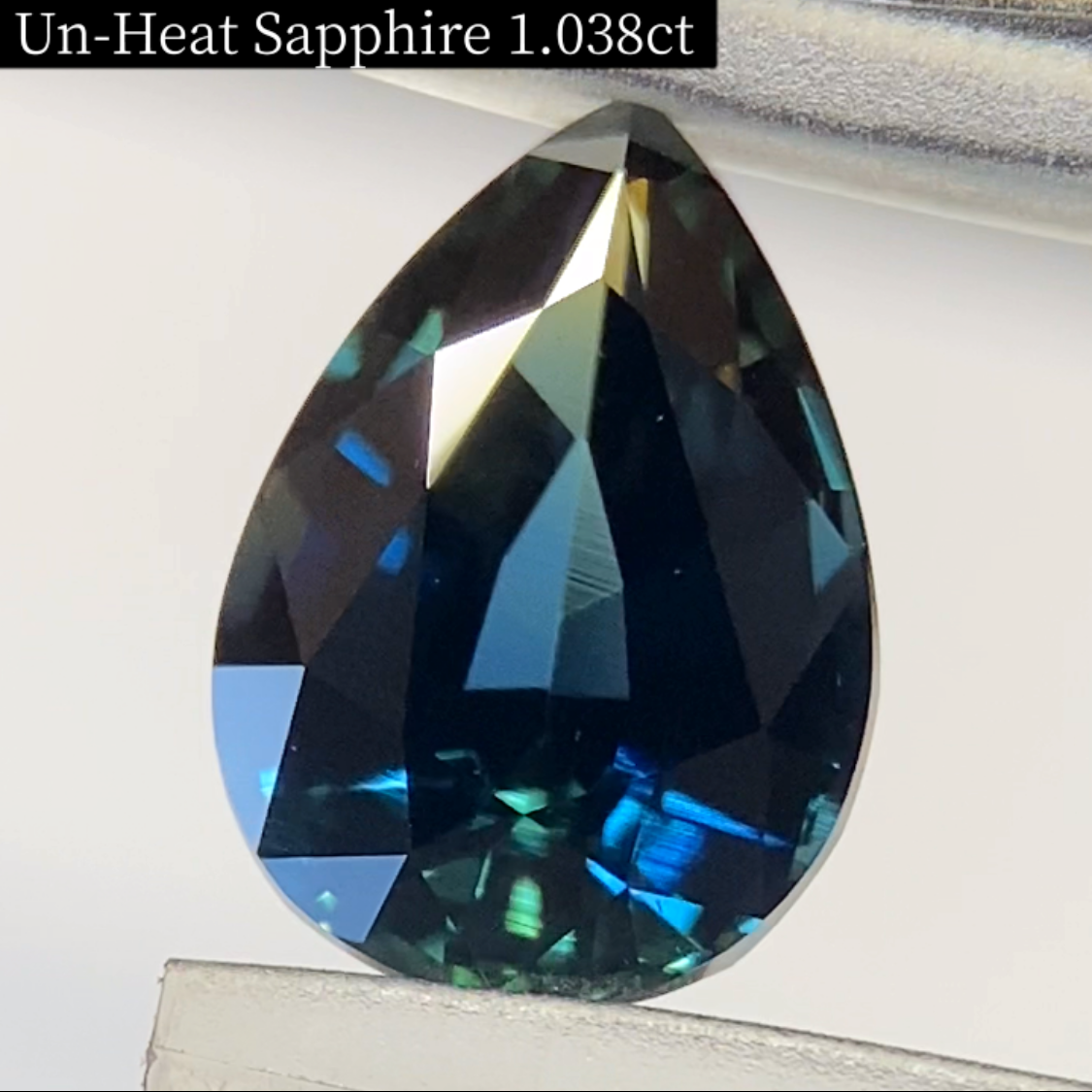 Un-Heat Green Blue Sapphire 1.038ct / Vietnam