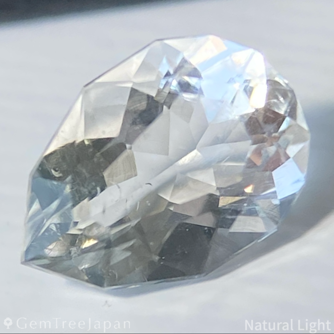 Hyalite Opal 0.863ct / Hungary