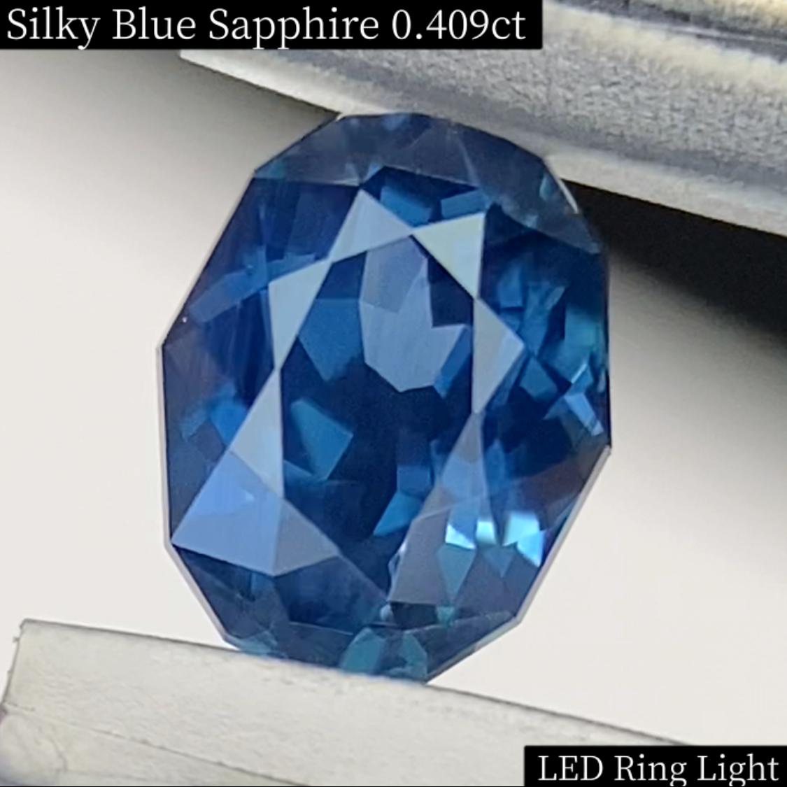 Silky Blue Sapphire 0.409ct / Vietnam