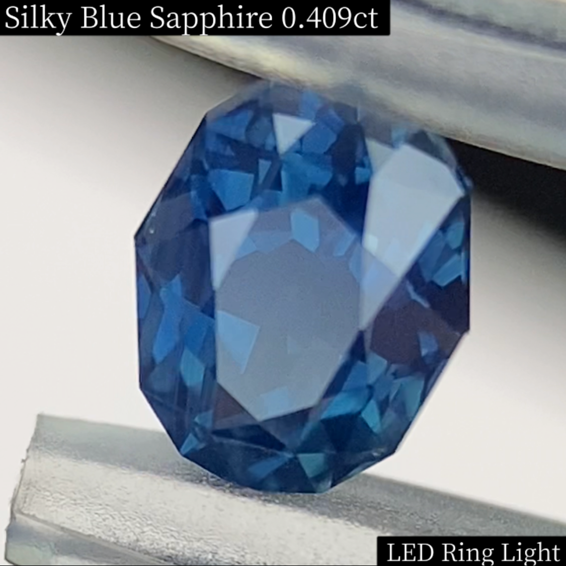Silky Blue Sapphire 0.409ct / Vietnam