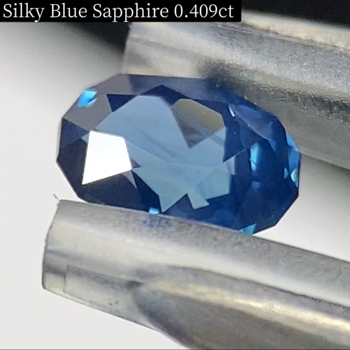 Silky Blue Sapphire 0.409ct / Vietnam