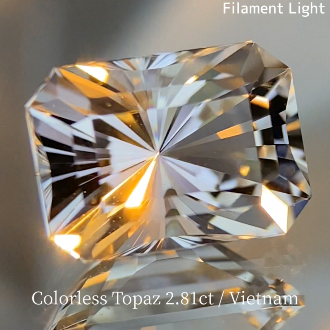 Colorless Topaz 2.81ct / Vietnam