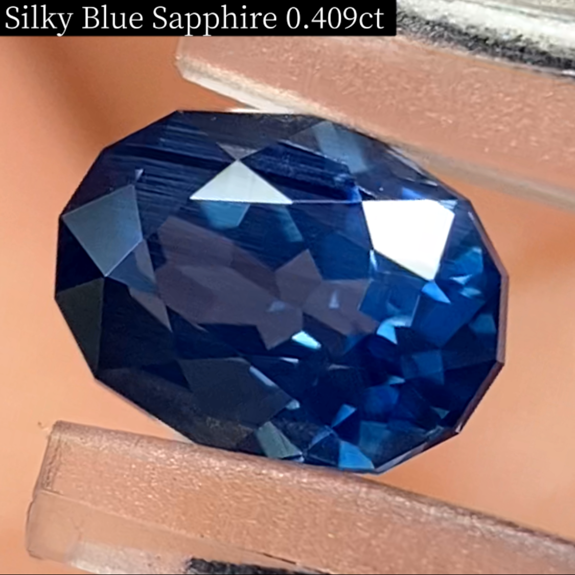 Silky Blue Sapphire 0.409ct / Vietnam