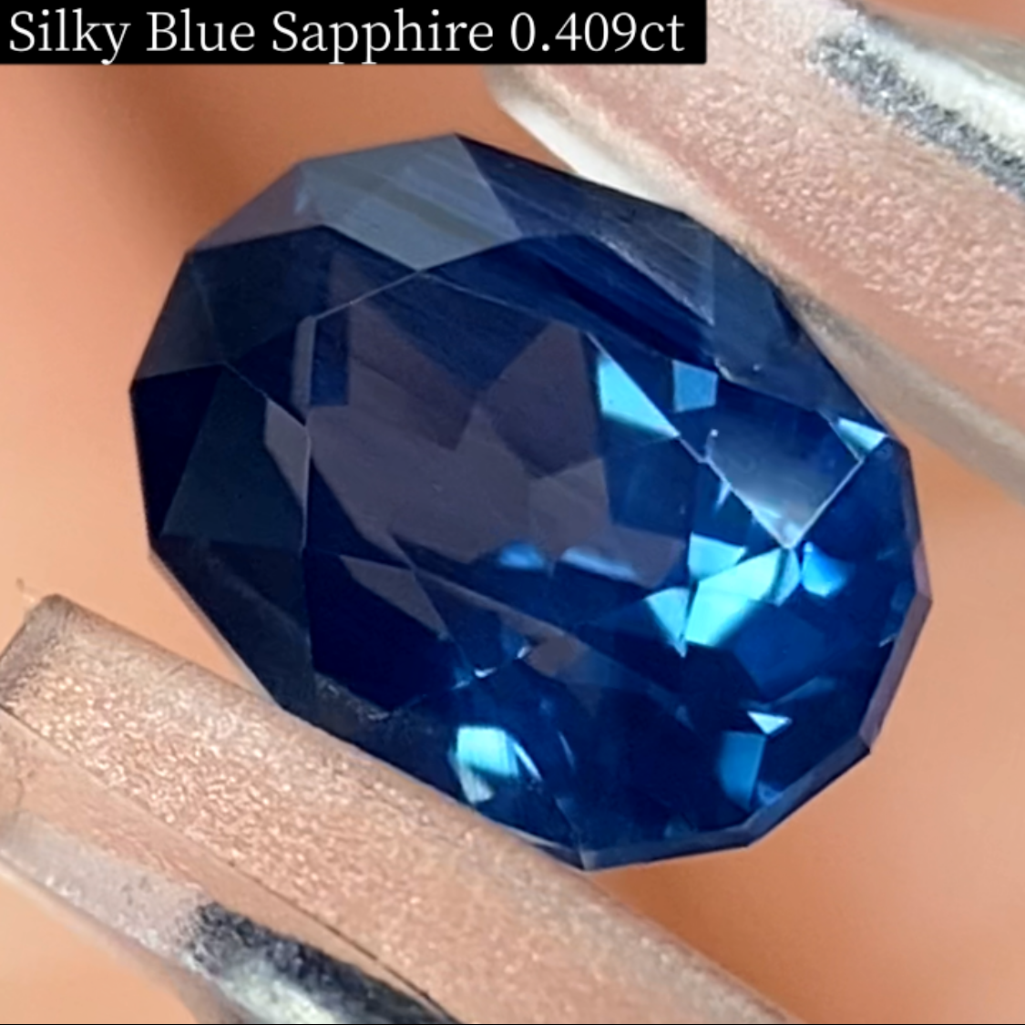 Silky Blue Sapphire 0.409ct / Vietnam