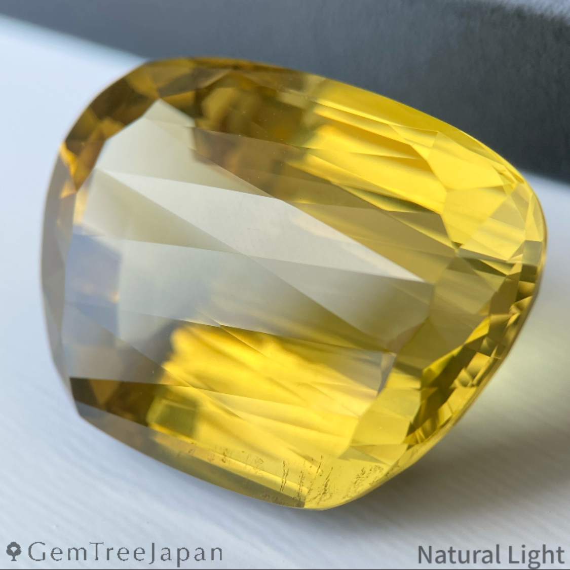 Lemon Quartz 52.66ct / Brazil