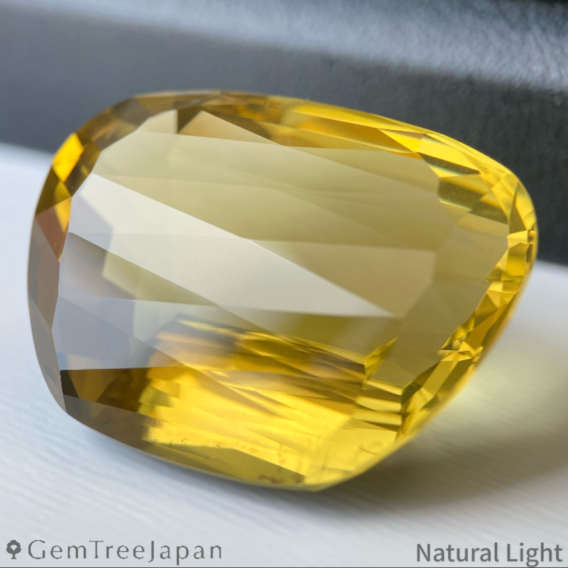 Lemon Quartz 52.66ct / Brazil