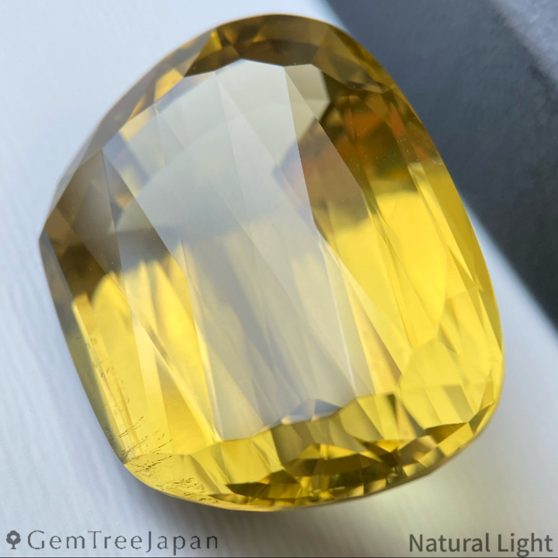 Lemon Quartz 52.66ct / Brazil