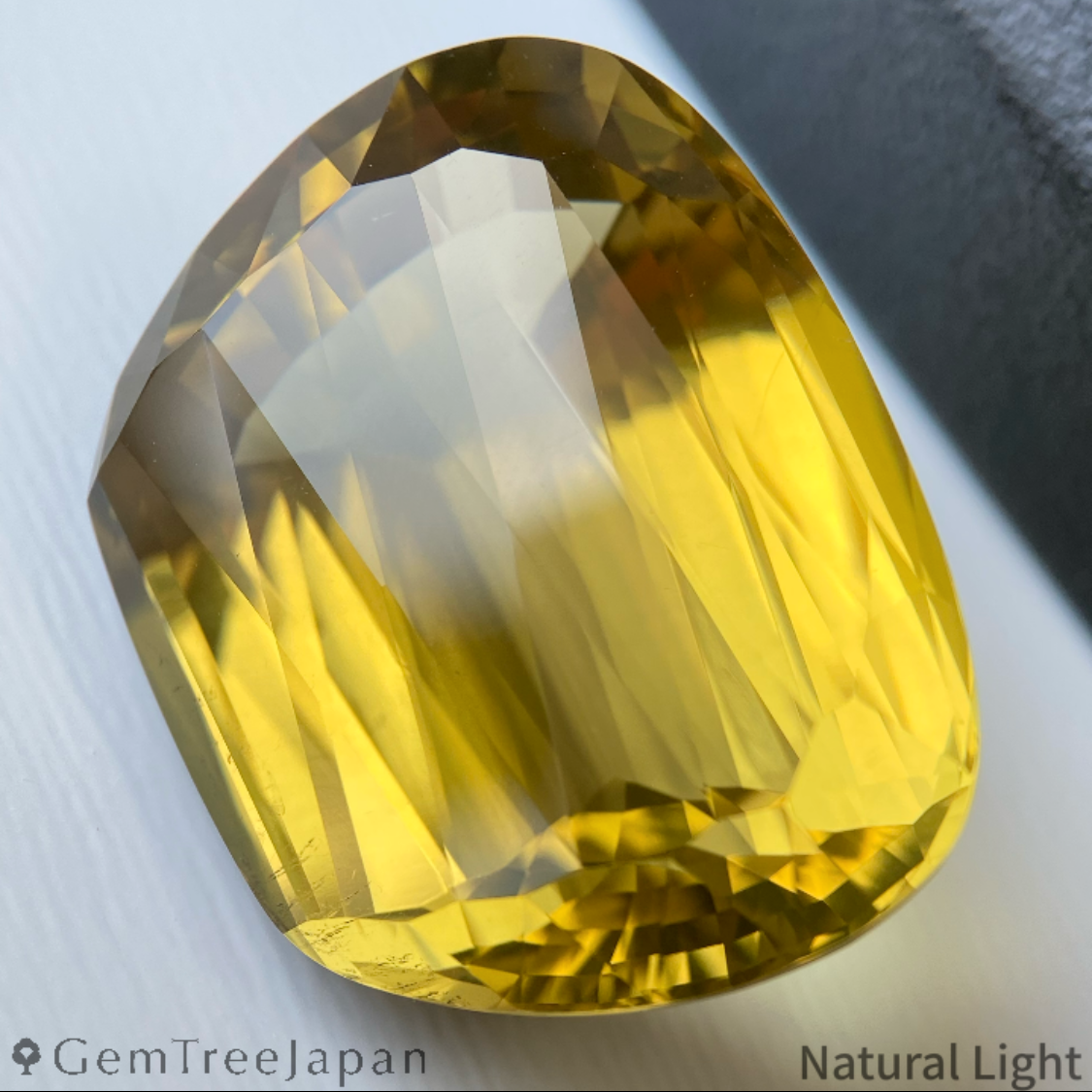 Lemon Quartz 52.66ct / Brazil