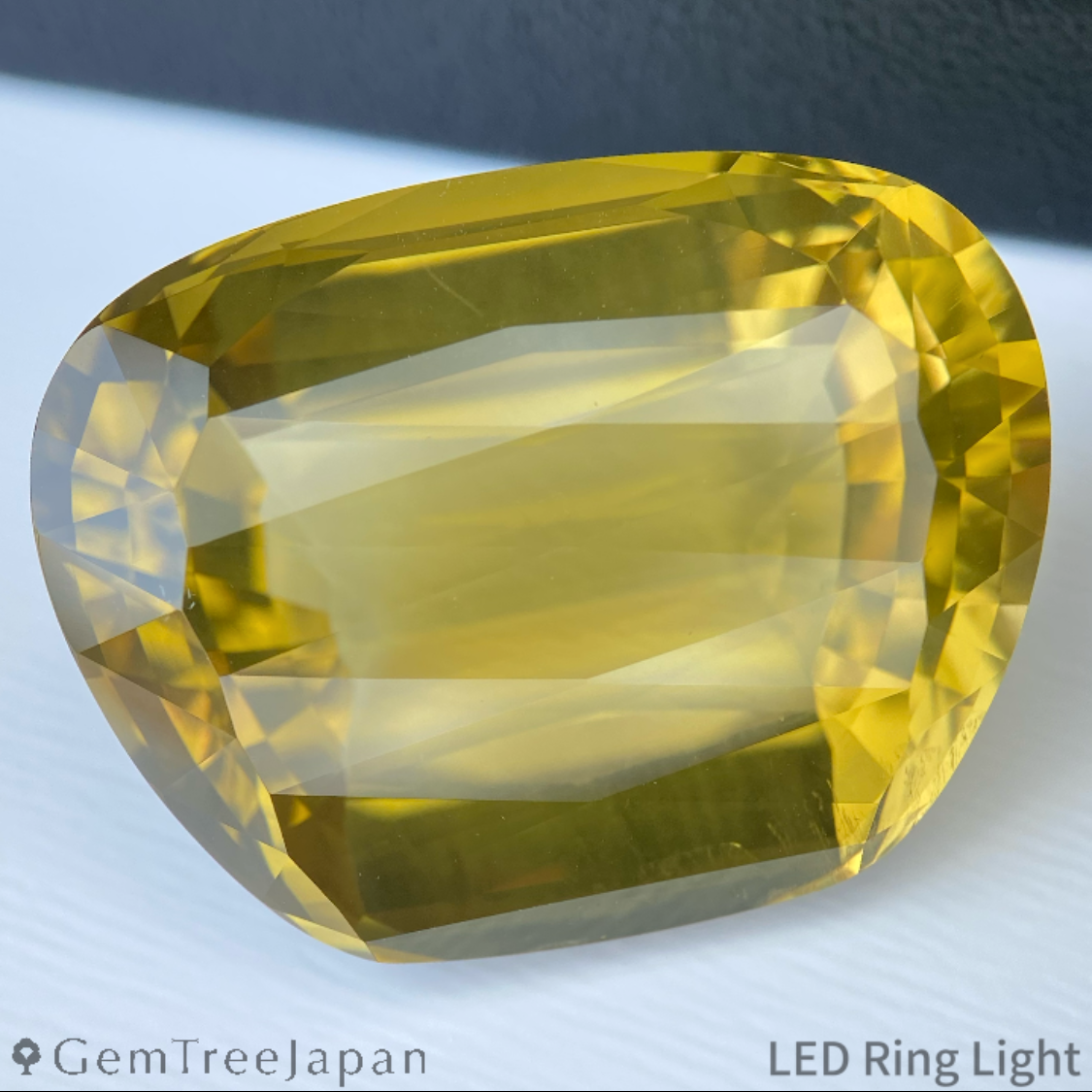 Lemon Quartz 52.66ct / Brazil
