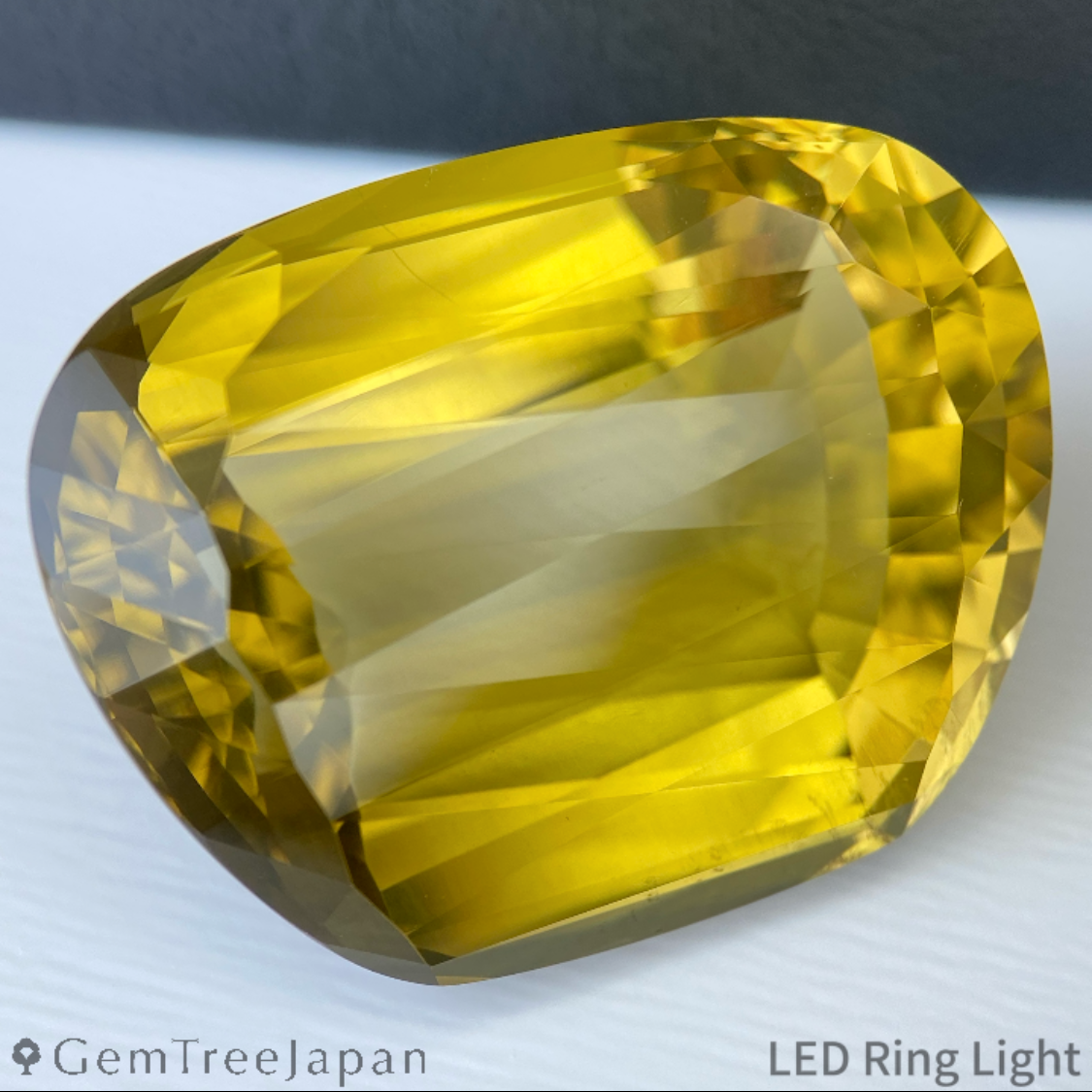 Lemon Quartz 52.66ct / Brazil
