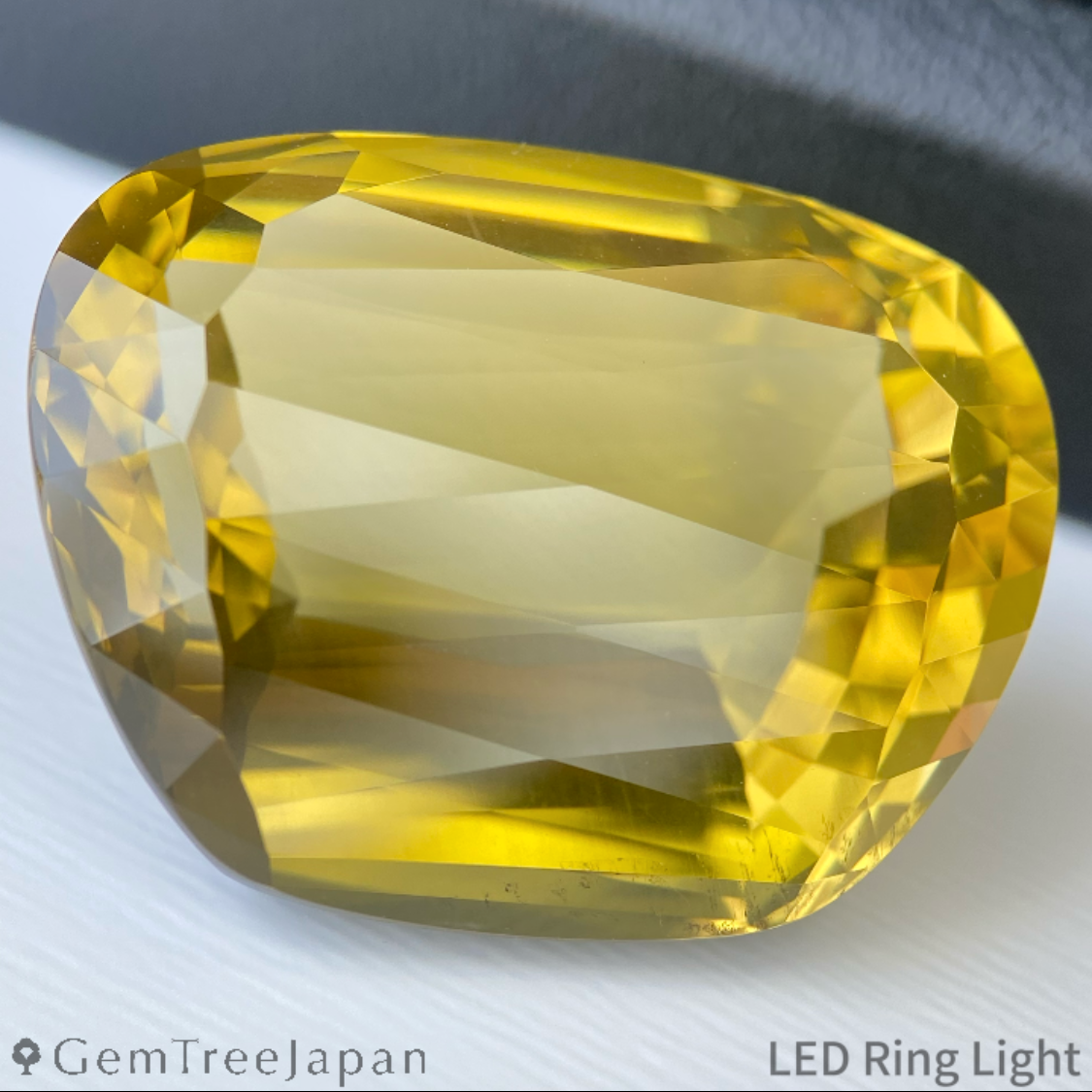 Lemon Quartz 52.66ct / Brazil