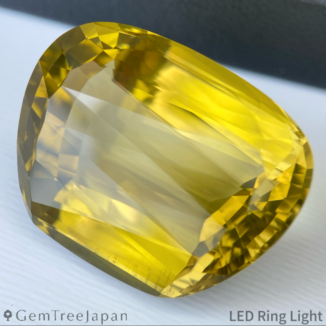 Lemon Quartz 52.66ct / Brazil