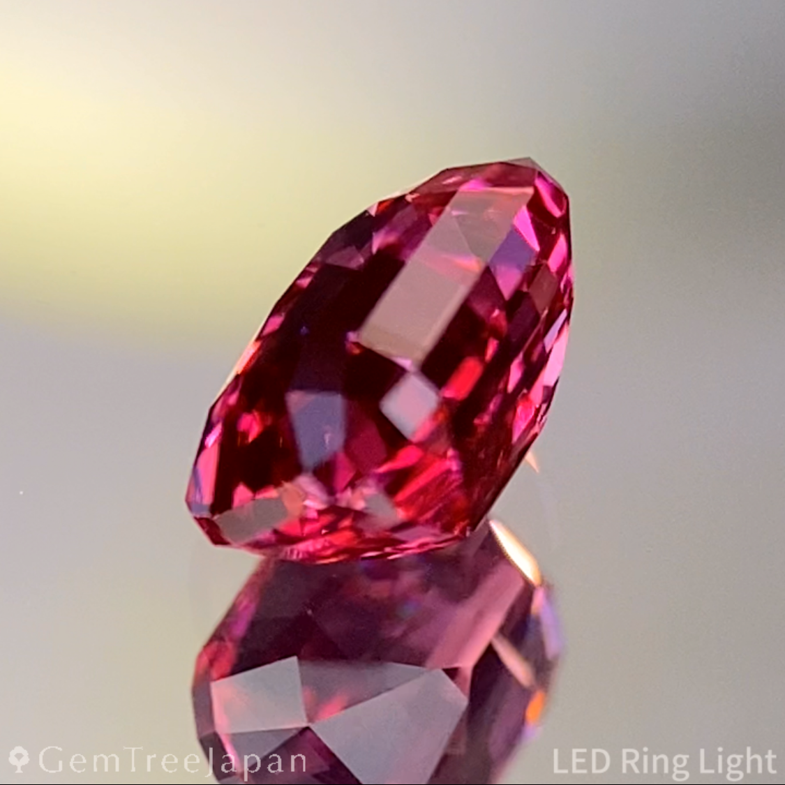 Mahenge Spinel 0.898ct / Tanzania