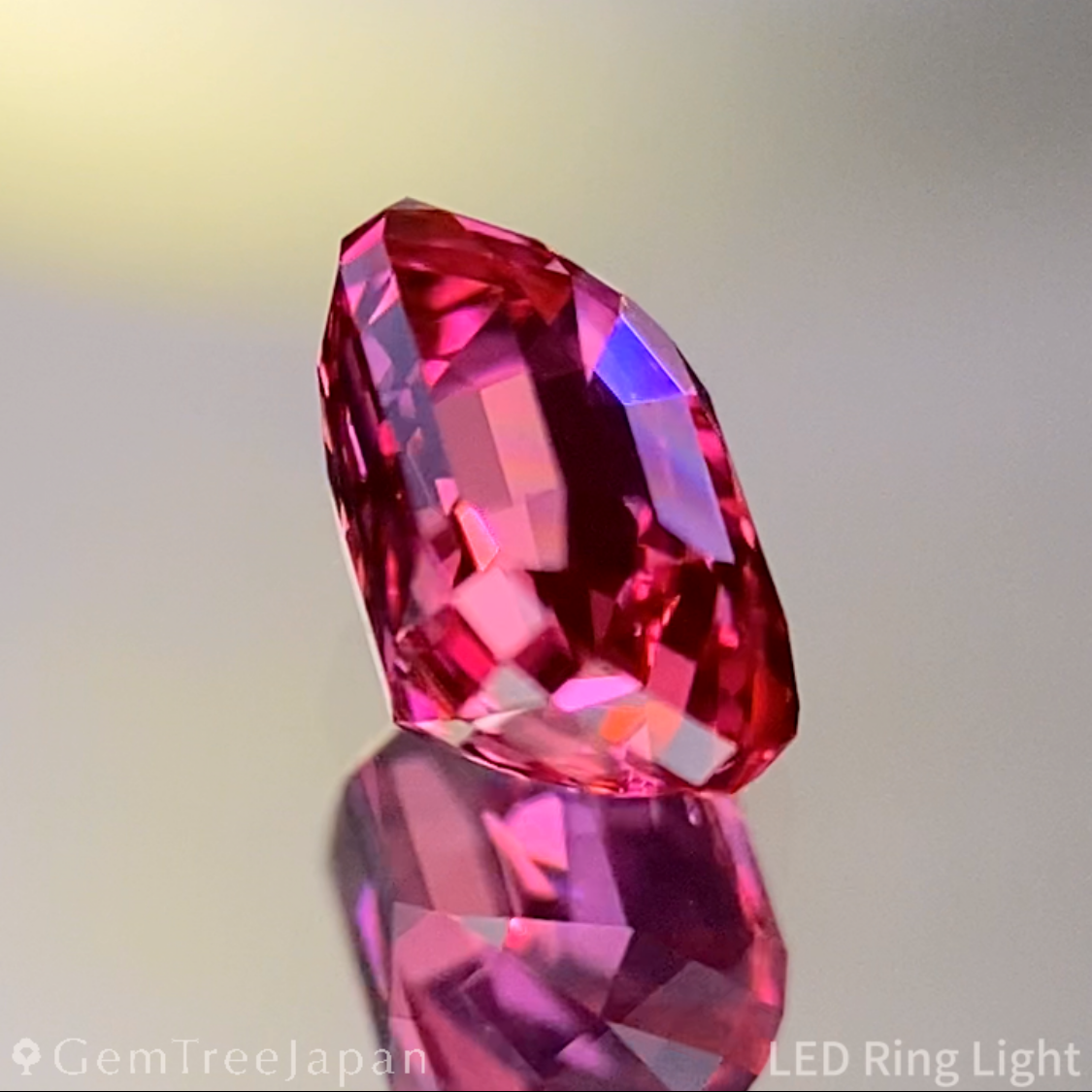 Mahenge Spinel 0.898ct / Tanzania