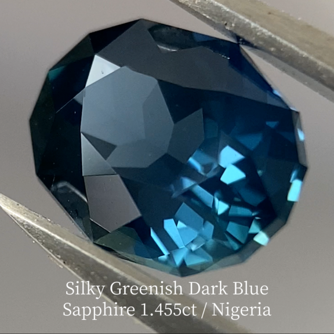 Greenish Dark Blue Sapphire 1.455ct / Nigeria